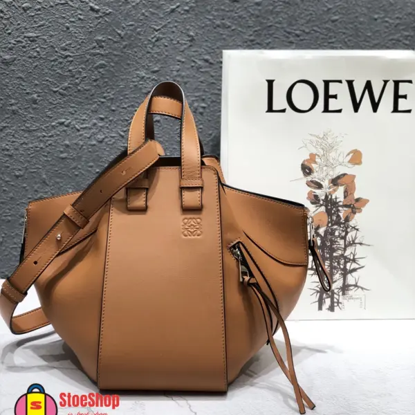 Loewe-羅意威 小號棕褐色經典牛皮革 Hammock 斜挎包