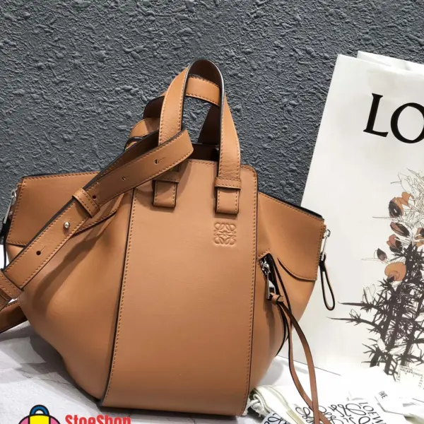 Loewe-羅意威 小號棕褐色經典牛皮革 Hammock 斜挎包