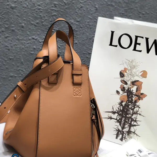 Loewe-羅意威 小號棕褐色經典牛皮革 Hammock 斜挎包