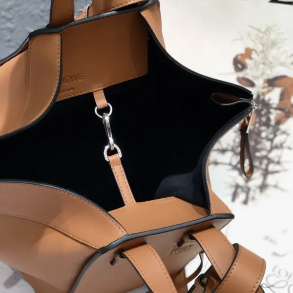 Loewe-羅意威 小號棕褐色經典牛皮革 Hammock 斜挎包