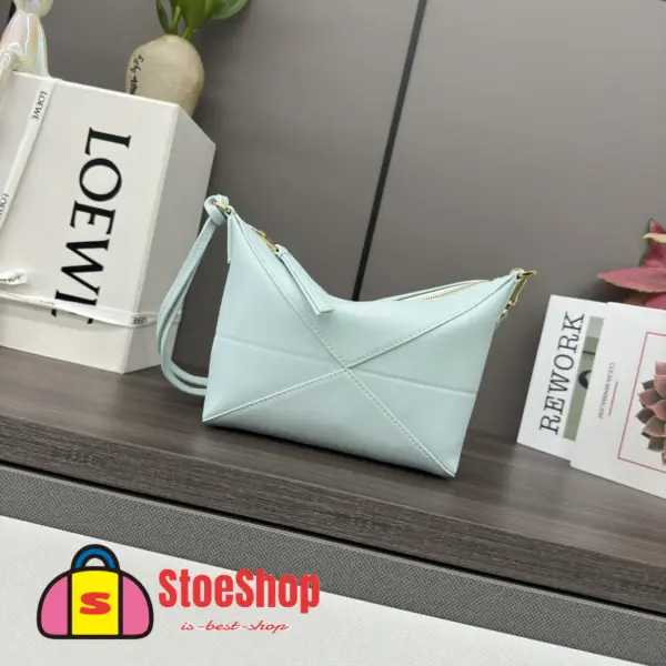 Loewe-羅意威 Puzzle Fold 系列 冰川藍亮面納帕牛皮革手拿包 11 Loewe-羅意威 Puzzle Fold 系列 冰川藍亮面納帕牛皮革手拿包