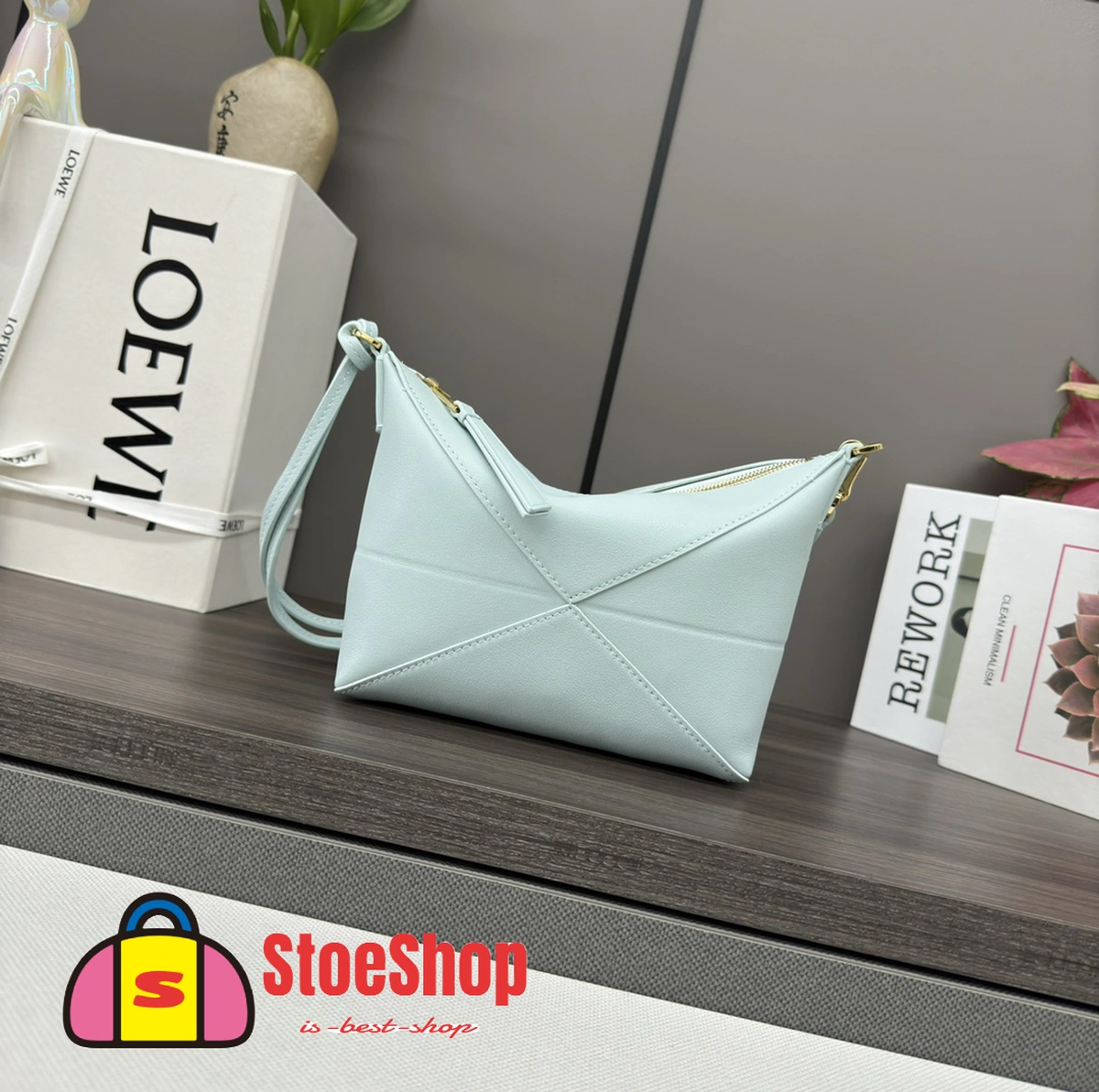 Loewe-羅意威 Puzzle Fold 系列 冰川藍亮面納帕牛皮革手拿包 2 Loewe-羅意威 Puzzle Fold 系列 冰川藍亮面納帕牛皮革手拿包