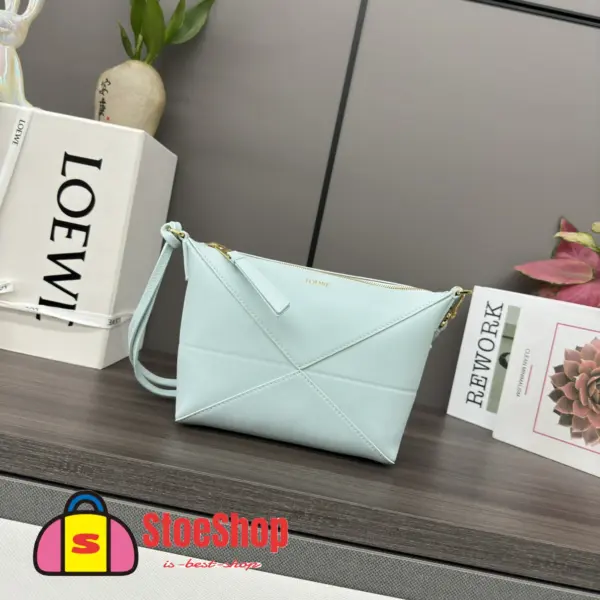 Loewe-羅意威 Puzzle Fold 系列 冰川藍亮面納帕牛皮革手拿包 12 Loewe-羅意威 Puzzle Fold 系列 冰川藍亮面納帕牛皮革手拿包