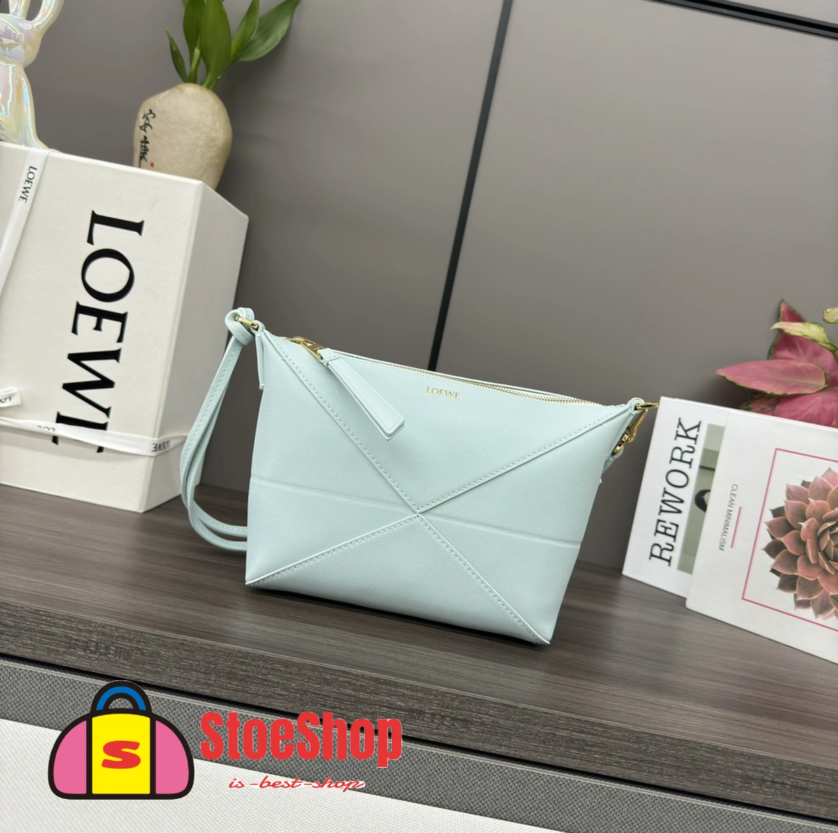 Loewe-羅意威 Puzzle Fold 系列 冰川藍亮面納帕牛皮革手拿包 3 Loewe-羅意威 Puzzle Fold 系列 冰川藍亮面納帕牛皮革手拿包