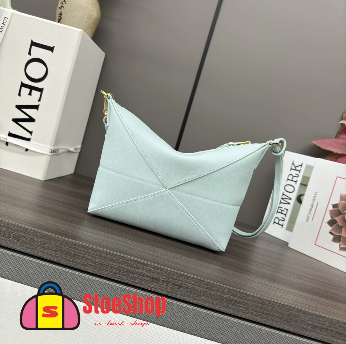 Loewe-羅意威 Puzzle Fold 系列 冰川藍亮面納帕牛皮革手拿包 5 Loewe-羅意威 Puzzle Fold 系列 冰川藍亮面納帕牛皮革手拿包
