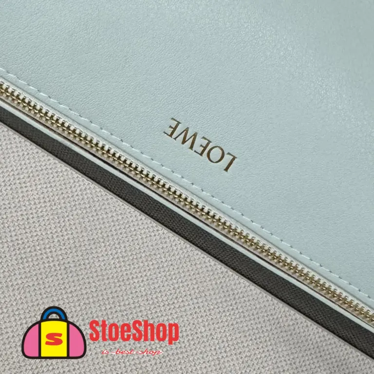 Loewe-羅意威 Puzzle Fold 系列 冰川藍亮面納帕牛皮革手拿包 16 Loewe-羅意威 Puzzle Fold 系列 冰川藍亮面納帕牛皮革手拿包