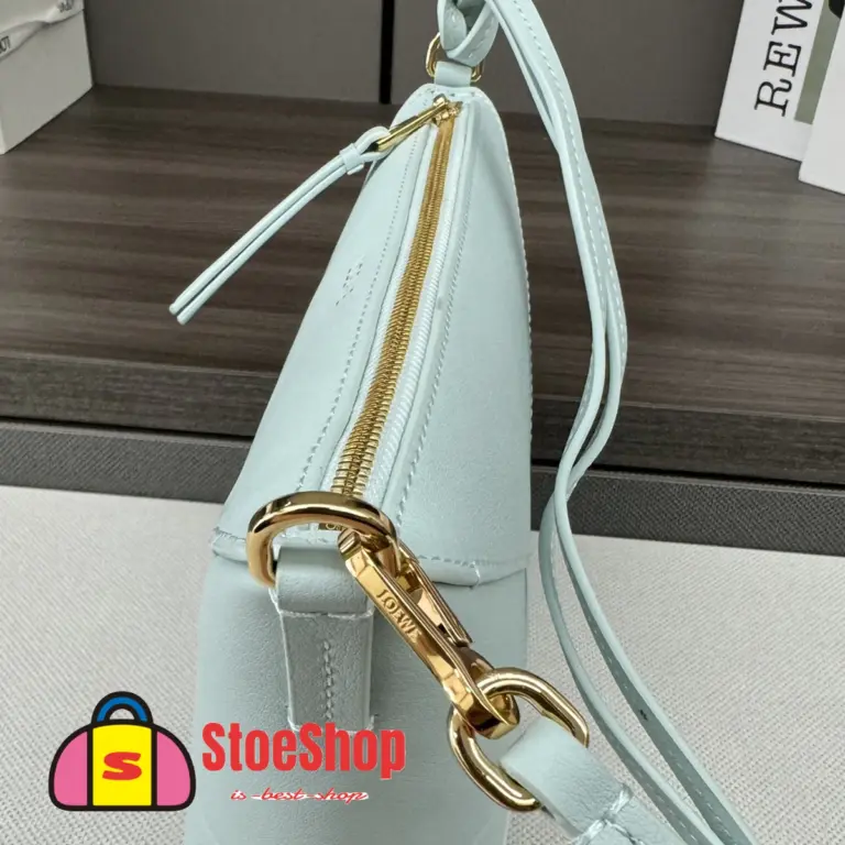 Loewe-羅意威 Puzzle Fold 系列 冰川藍亮面納帕牛皮革手拿包 17 Loewe-羅意威 Puzzle Fold 系列 冰川藍亮面納帕牛皮革手拿包