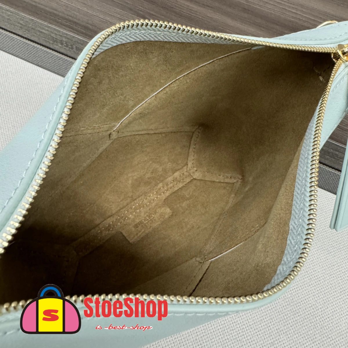 Loewe-羅意威 Puzzle Fold 系列 冰川藍亮面納帕牛皮革手拿包 9 Loewe-羅意威 Puzzle Fold 系列 冰川藍亮面納帕牛皮革手拿包