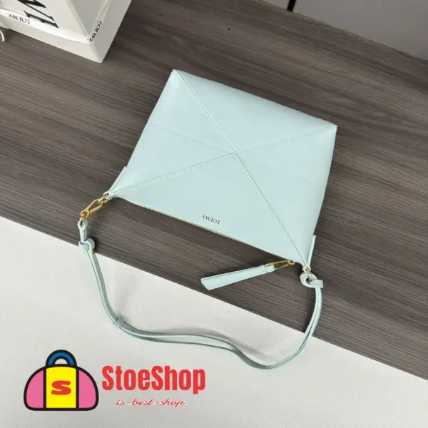 Loewe-羅意威 Puzzle Fold 系列 冰川藍亮面納帕牛皮革手拿包 19 Loewe-羅意威 Puzzle Fold 系列 冰川藍亮面納帕牛皮革手拿包