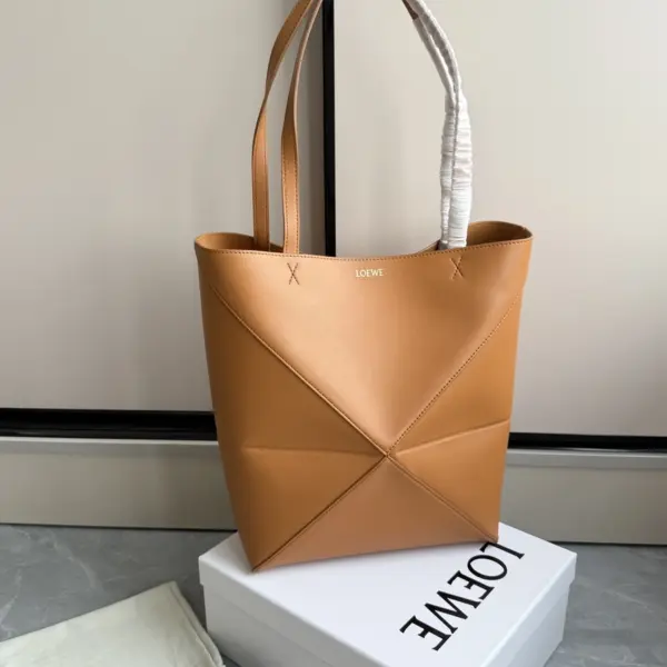 Loewe-羅意威 Puzzle Fold 系列 暖沙黃色中號亮面牛皮革購物袋