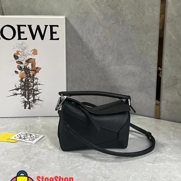 Loewe-羅意威 黑色小號經典牛皮革 Puzzle Edge 肩背包