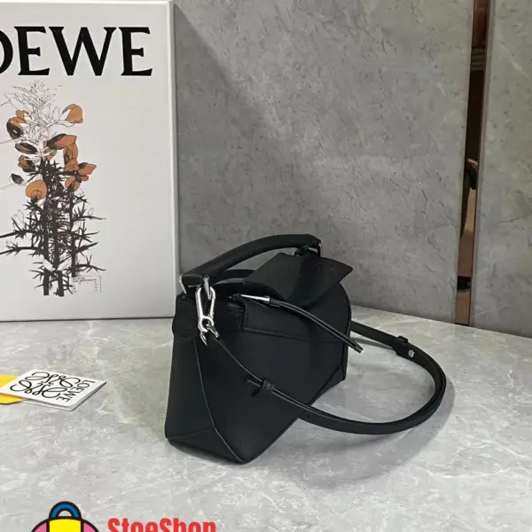 Loewe-羅意威 黑色小號經典牛皮革 Puzzle Edge 肩背包