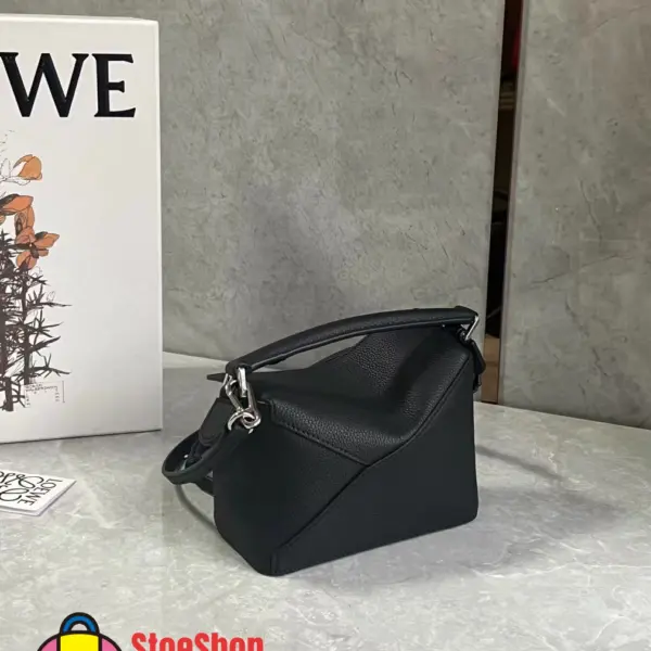 Loewe-羅意威 黑色小號經典牛皮革 Puzzle Edge 肩背包
