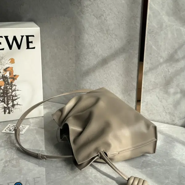 Loewe-羅意威 沙色大號納帕牛皮革 Flamenco 肩背包
