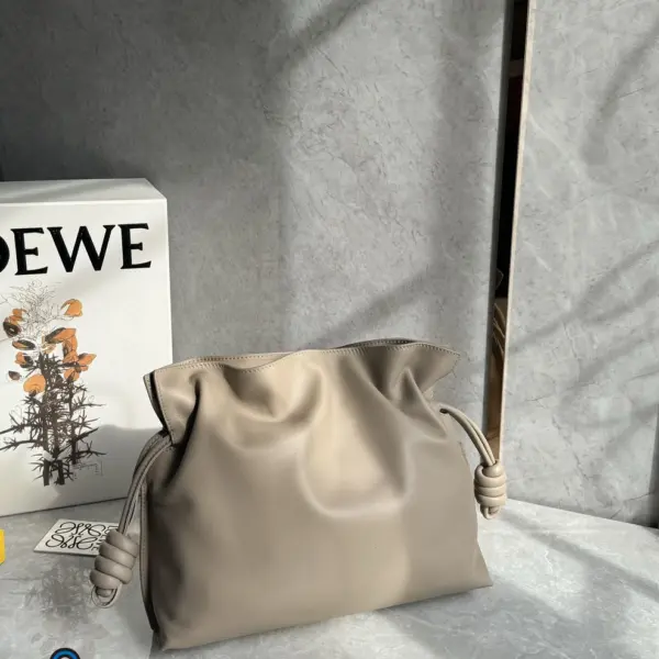Loewe-羅意威 沙色大號納帕牛皮革 Flamenco 肩背包