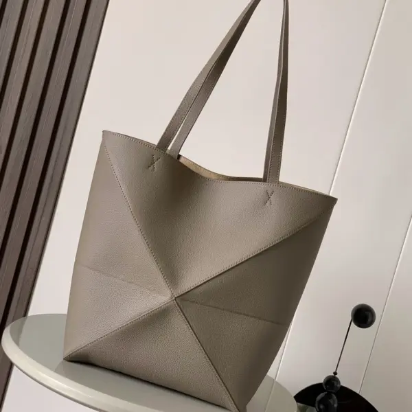 Loewe-羅意威 Puzzle Fold 系列 灰褐色中號柔軟粒面牛皮革斜挎包
