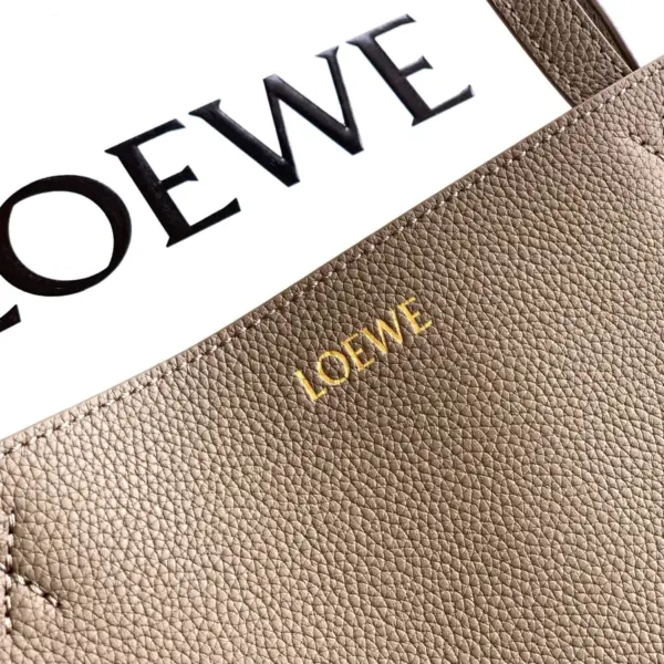 Loewe-羅意威 Puzzle Fold 系列 灰褐色中號柔軟粒面牛皮革斜挎包