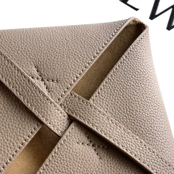 Loewe-羅意威 Puzzle Fold 系列 灰褐色中號柔軟粒面牛皮革斜挎包