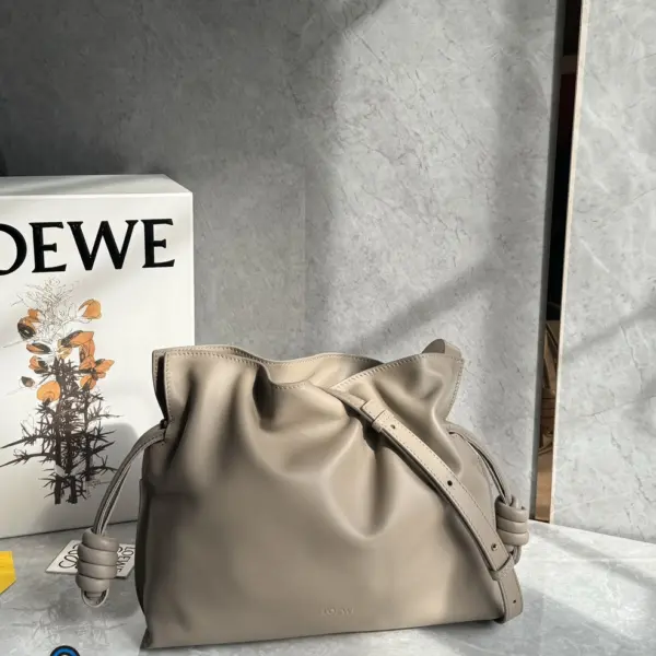 Loewe-羅意威 Flamenco 系列中號肩背手拿包 沙色 納帕牛皮革 12 Loewe-羅意威 Flamenco 系列中號肩背手拿包 沙色 納帕牛皮革