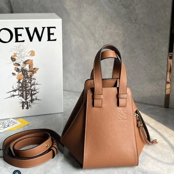 Loewe-羅意威 棕褐色經典牛皮革 Hammock Compact 斜挎包 11 Loewe-羅意威 棕褐色經典牛皮革 Hammock Compact 斜挎包