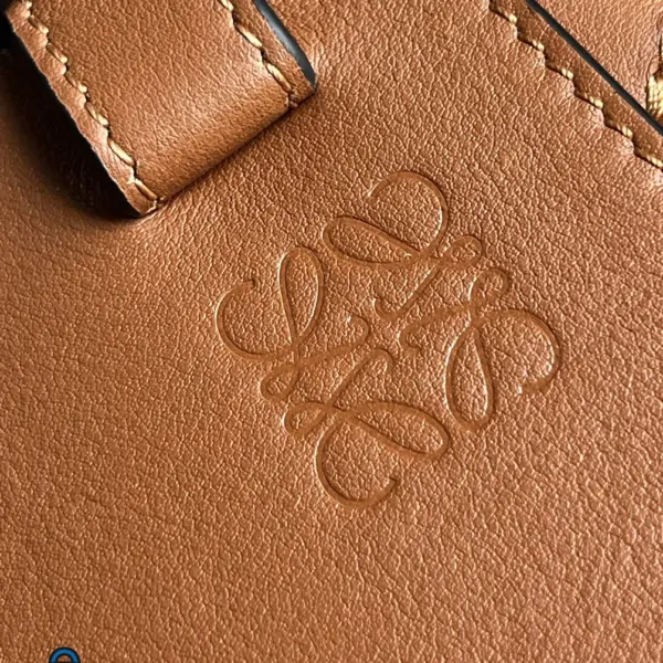 Loewe-羅意威 棕褐色經典牛皮革 Hammock Compact 斜挎包 14 Loewe-羅意威 棕褐色經典牛皮革 Hammock Compact 斜挎包