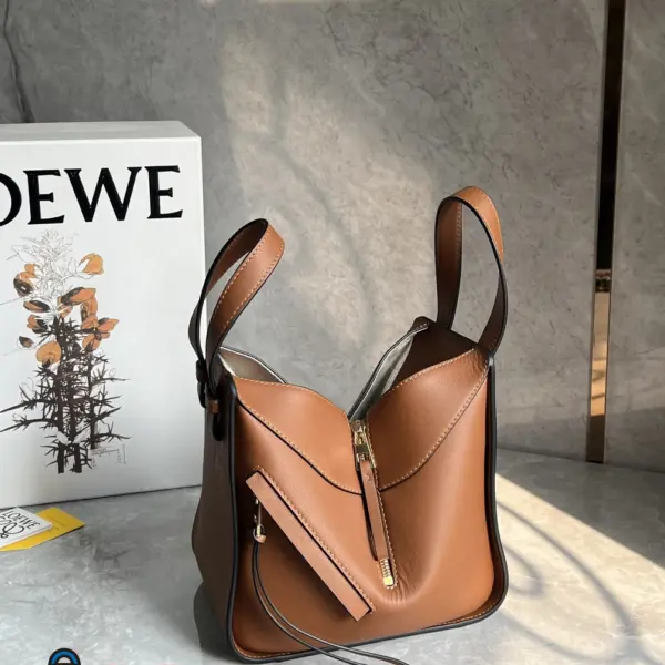 Loewe-羅意威 棕褐色經典牛皮革 Hammock Compact 斜挎包 15 Loewe-羅意威 棕褐色經典牛皮革 Hammock Compact 斜挎包