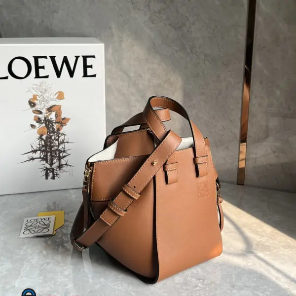 Loewe-羅意威 棕褐色經典牛皮革 Hammock Compact 斜挎包 19 Loewe-羅意威 棕褐色經典牛皮革 Hammock Compact 斜挎包