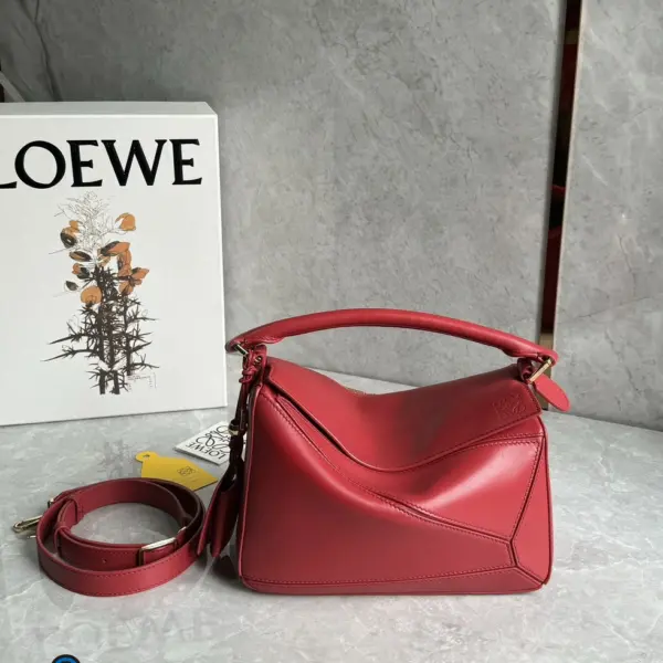 Loewe-羅意威 焦糖紅小號納帕羊皮革 Featherlight Puzzle 肩背包