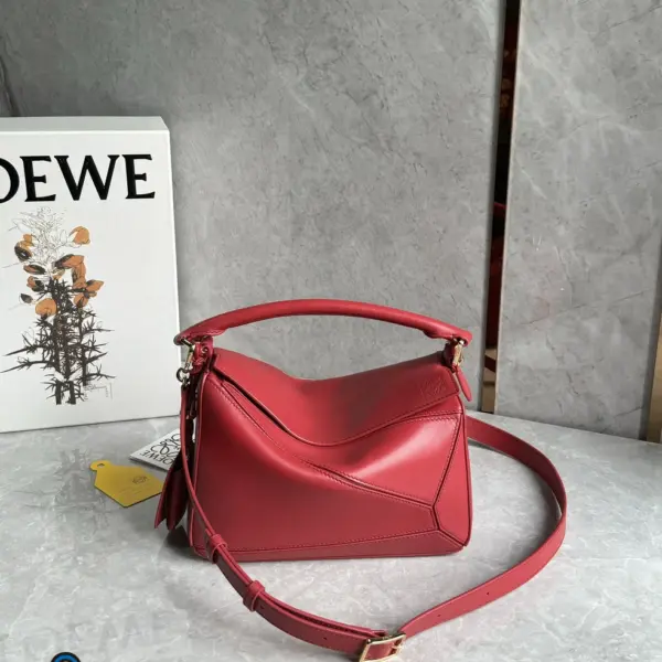 Loewe-羅意威 焦糖紅小號納帕羊皮革 Featherlight Puzzle 肩背包