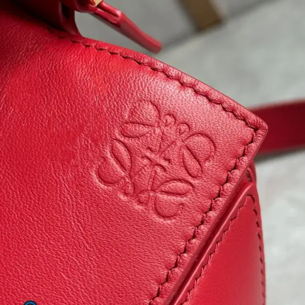 Loewe-羅意威 焦糖紅小號納帕羊皮革 Featherlight Puzzle 肩背包