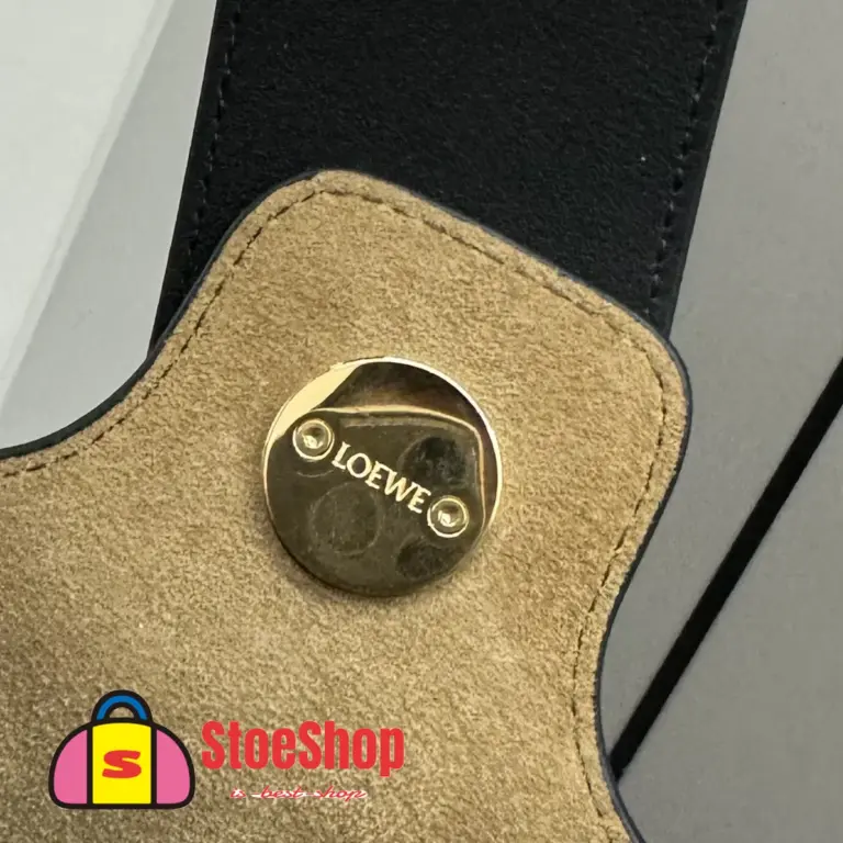 Loewe-羅意威 Pebble Bucket 系列 黑色迷你光滑牛皮革斜挎水桶手袋