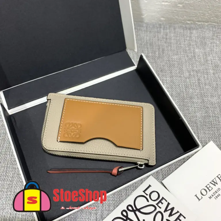Loewe-羅意威 淺燕麥色 / 蜂蜜色柔軟粒面牛皮革 Anagram 壓紋硬幣卡包 10 Loewe-羅意威 淺燕麥色 / 蜂蜜色柔軟粒面牛皮革 Anagram 壓紋硬幣卡包