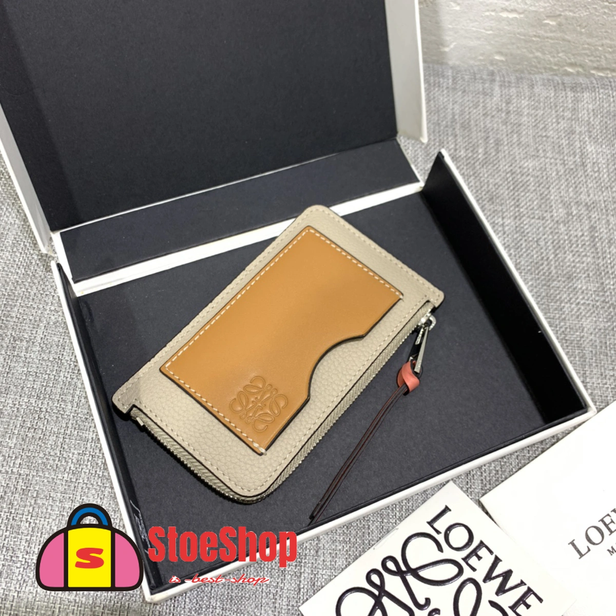 Loewe-羅意威 淺燕麥色 / 蜂蜜色柔軟粒面牛皮革 Anagram 壓紋硬幣卡包 3 Loewe-羅意威 淺燕麥色 / 蜂蜜色柔軟粒面牛皮革 Anagram 壓紋硬幣卡包