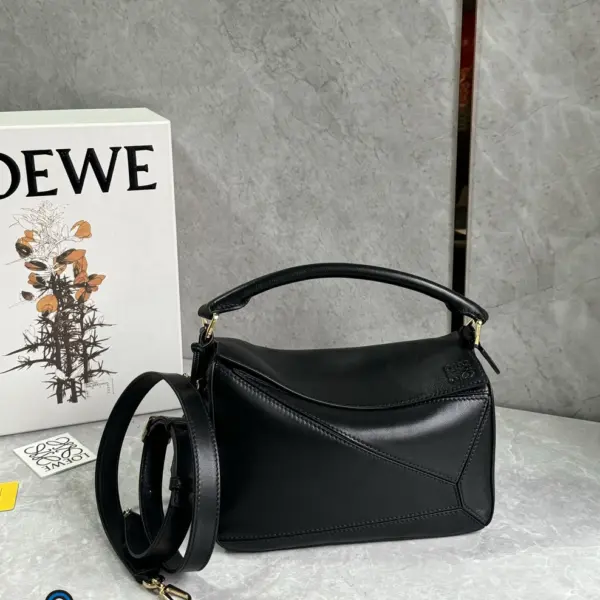 Loewe-羅意威 Puzzle 系列 黑色小號光滑牛皮革肩背包
