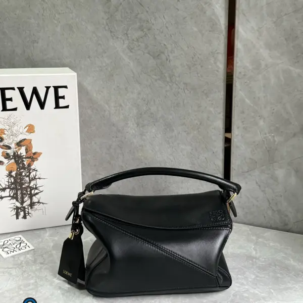 Loewe-羅意威 Puzzle 系列 黑色小號光滑牛皮革肩背包