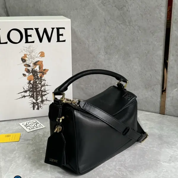 Loewe-羅意威 Puzzle 系列 黑色小號光滑牛皮革肩背包