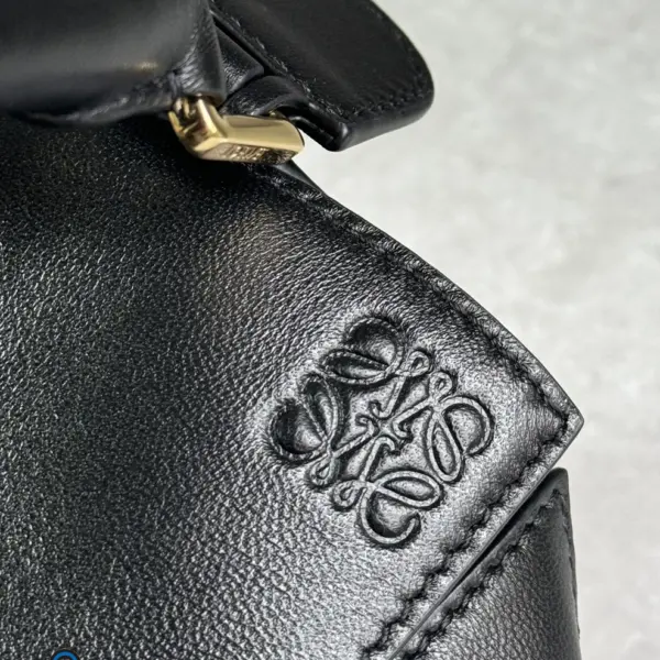 Loewe-羅意威 Puzzle 系列 黑色小號光滑牛皮革肩背包