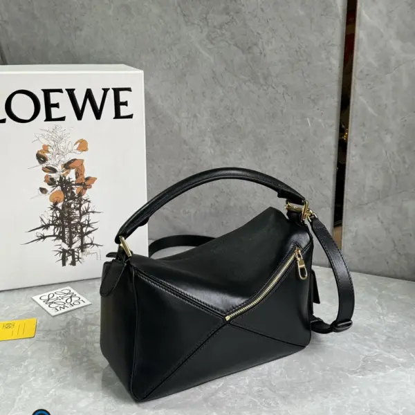 Loewe-羅意威 Puzzle 系列 黑色小號光滑牛皮革肩背包
