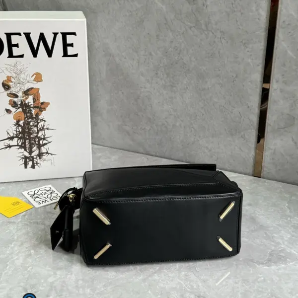 Loewe-羅意威 Puzzle 系列 黑色小號光滑牛皮革肩背包