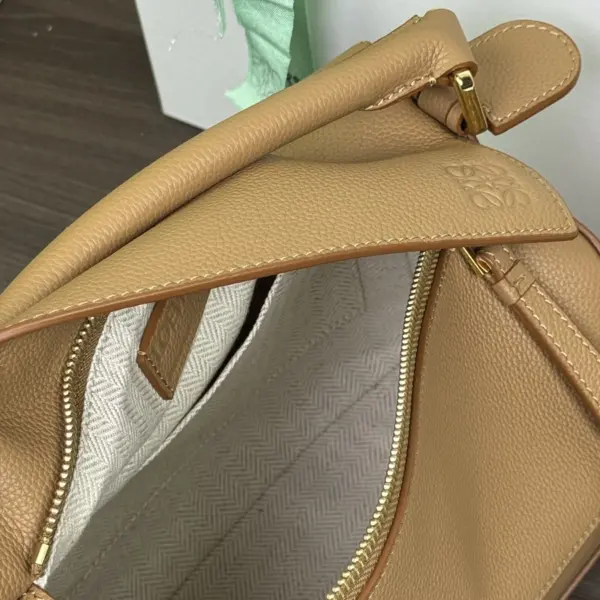 Loewe-羅意威 太妃糖色小號柔軟粒面牛皮革 Puzzle 肩背包