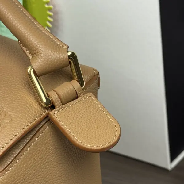 Loewe-羅意威 太妃糖色小號柔軟粒面牛皮革 Puzzle 肩背包