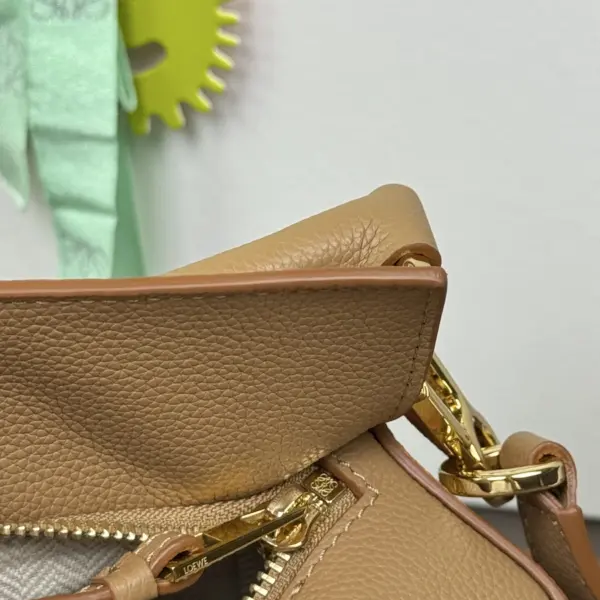 Loewe-羅意威 太妃糖色小號柔軟粒面牛皮革 Puzzle 肩背包
