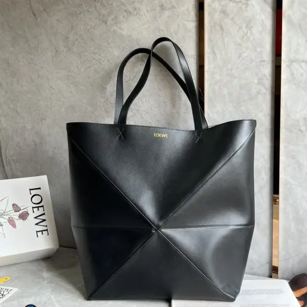 Loewe-羅意威 Puzzle Fold 系列 黑色中號亮面牛皮革購物袋 11 Loewe-羅意威 Puzzle Fold 系列 黑色中號亮面牛皮革購物袋