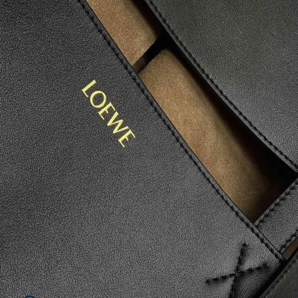 Loewe-羅意威 Puzzle Fold 系列 黑色中號亮面牛皮革購物袋 14 Loewe-羅意威 Puzzle Fold 系列 黑色中號亮面牛皮革購物袋