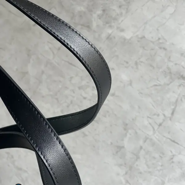 Loewe-羅意威 Puzzle Fold 系列 黑色中號亮面牛皮革購物袋 19 Loewe-羅意威 Puzzle Fold 系列 黑色中號亮面牛皮革購物袋