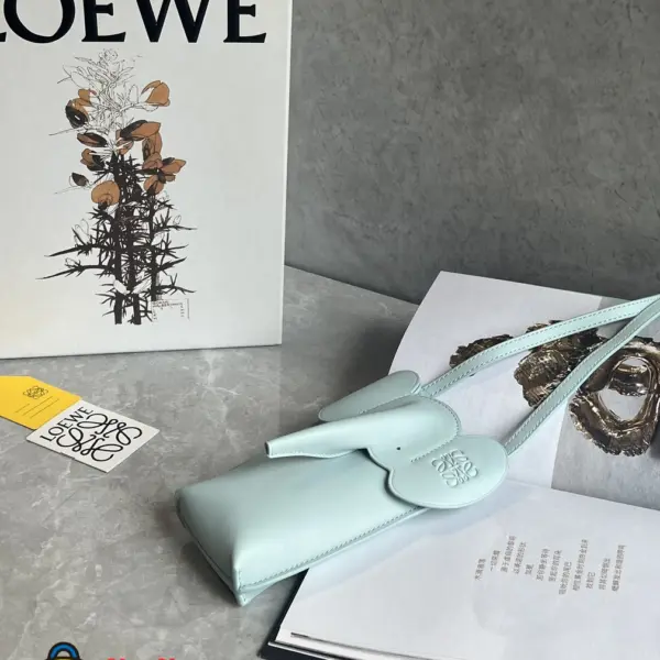 Loewe-羅意威 冰川藍經典牛皮革小象袋手拿包