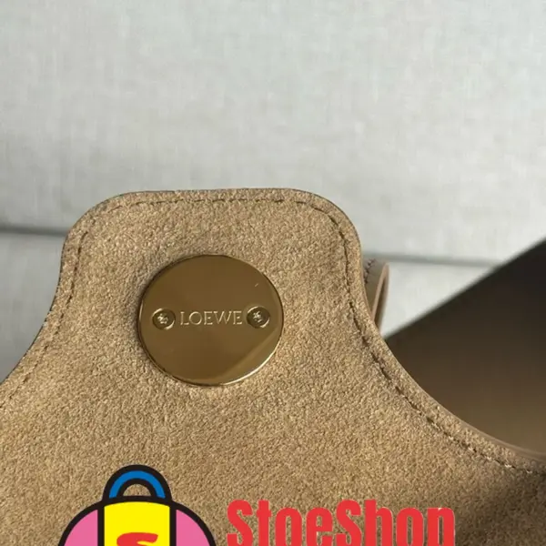 Loewe-羅意威 Pebble Bucket 系列 橡木棕迷你光滑牛皮革斜挎水桶手袋