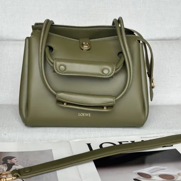 Loewe-羅意威 橄欖綠小號柔軟牛皮革 Madrid 手拿包 11 Loewe-羅意威 橄欖綠小號柔軟牛皮革 Madrid 手拿包