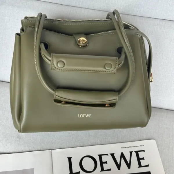 Loewe-羅意威 橄欖綠小號柔軟牛皮革 Madrid 手拿包 12 Loewe-羅意威 橄欖綠小號柔軟牛皮革 Madrid 手拿包