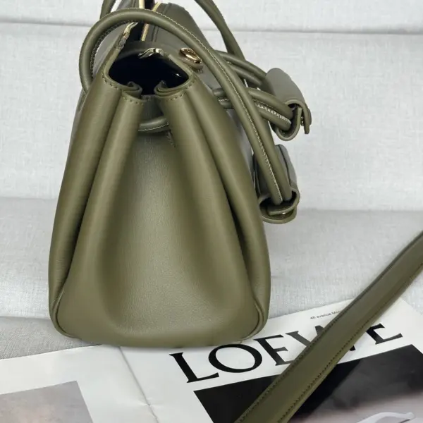 Loewe-羅意威 橄欖綠小號柔軟牛皮革 Madrid 手拿包 13 Loewe-羅意威 橄欖綠小號柔軟牛皮革 Madrid 手拿包